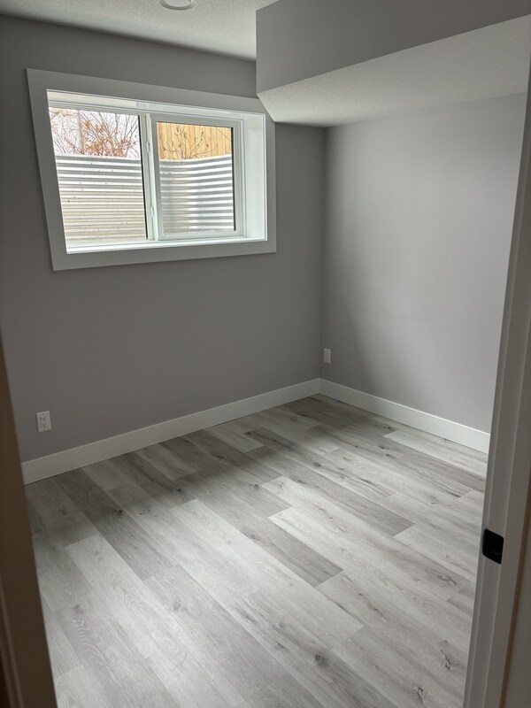 Photo du bâtiment - 10505-10563 63 Ave