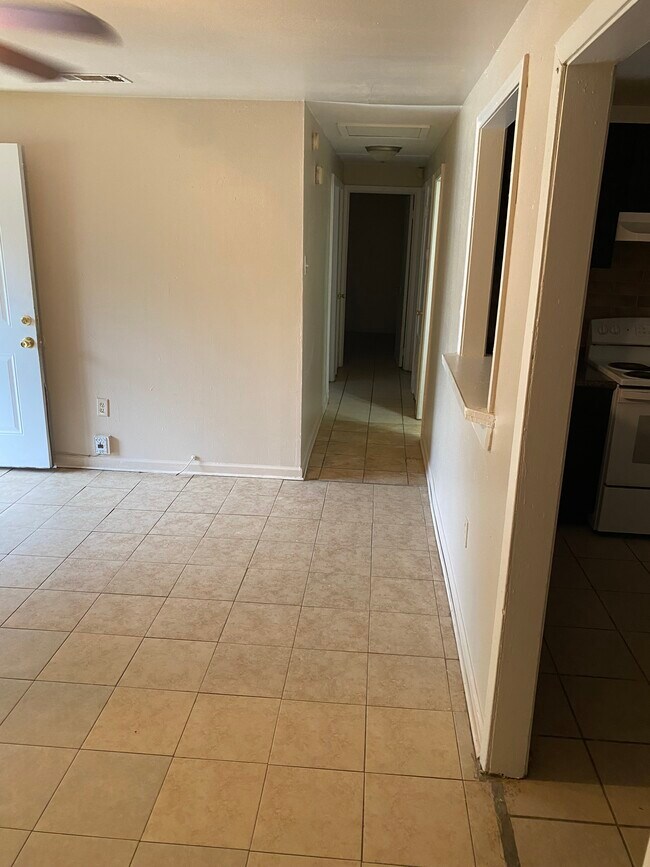 Foto del edificio - 5669 Hartford Ave