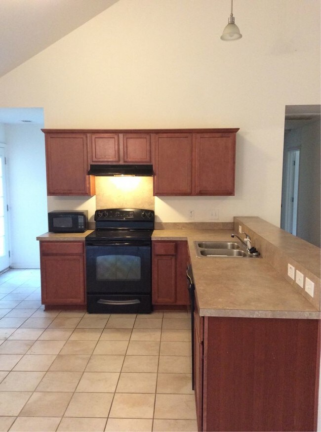 Building Photo - Feel At Home in Hanahan