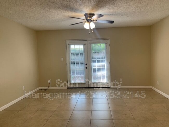 Foto del edificio - 6527 Old Shell Rd