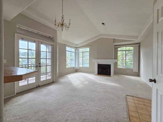 Building Photo - Adorable Rancho Del Oro Condo!