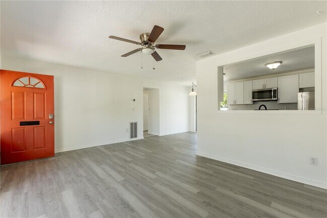 Foto del edificio - 410 42nd Ave NE