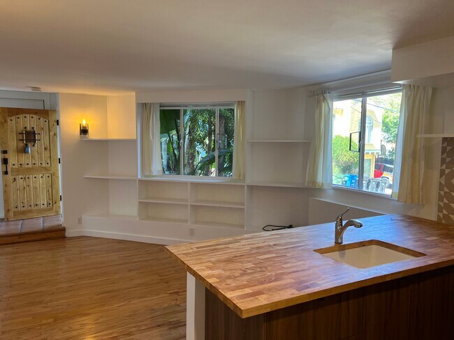 Foto del edificio - 6146 1/2 Glen Holly St