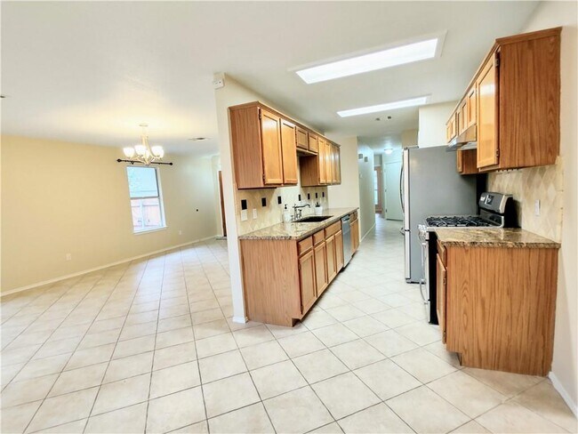 Building Photo - 1009 Horseman Cove