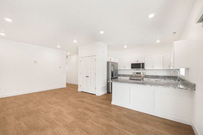 Foto del edificio - Beautiful brand new luxury 3 Bedroom 2.5 B...
