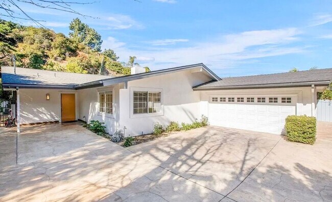 Foto del edificio - 16636 Calneva Dr