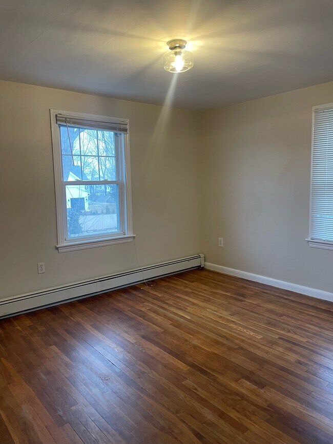 Building Photo - 38 Madison St