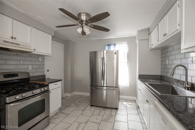 Building Photo - 3635 W 46th St