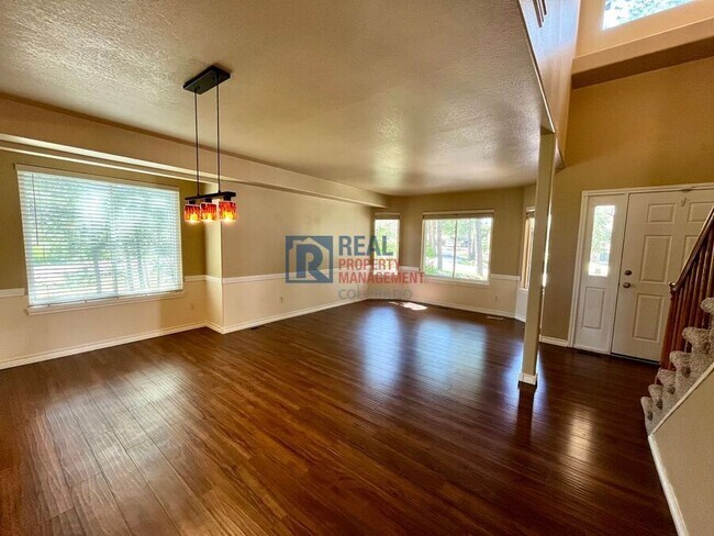 Building Photo - 120 Tall Pine Ln