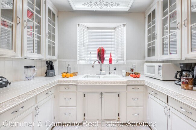 Foto del edificio - 2 br, 2 bath House - 2416 Bank Street