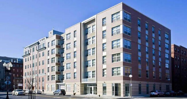 Building Photo - 601 Albany St