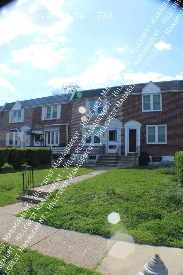 Building Photo - 730 Crescent Dr