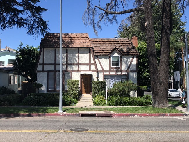 Building Photo - 4329 Van Nuys Blvd