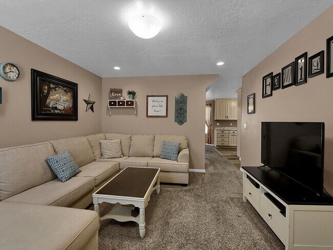 Building Photo - 256 Bliss Ct