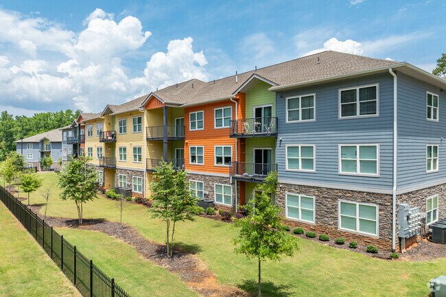 Building Exterior - The Rise Apartments