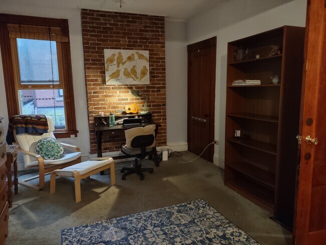 Habitación de la Sra. Maxine (en honor a la presuntuosa propietaria) - 363 Laurel St