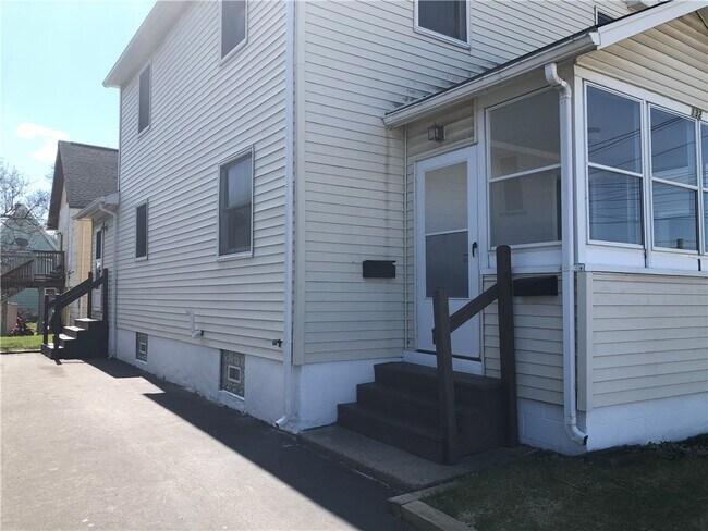 Foto del edificio - 132 E Maple Ave
