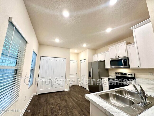 Foto del edificio - 336 Aralia Ln