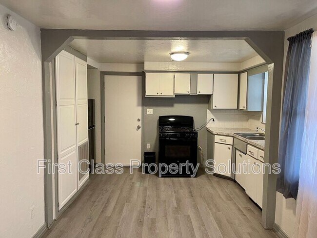 Foto del edificio - 3712 SE 15th St