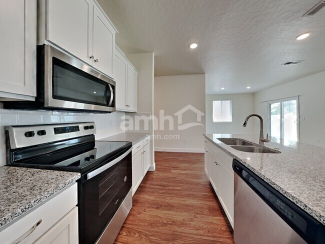 Foto del edificio - 1743 N Montgomery Way
