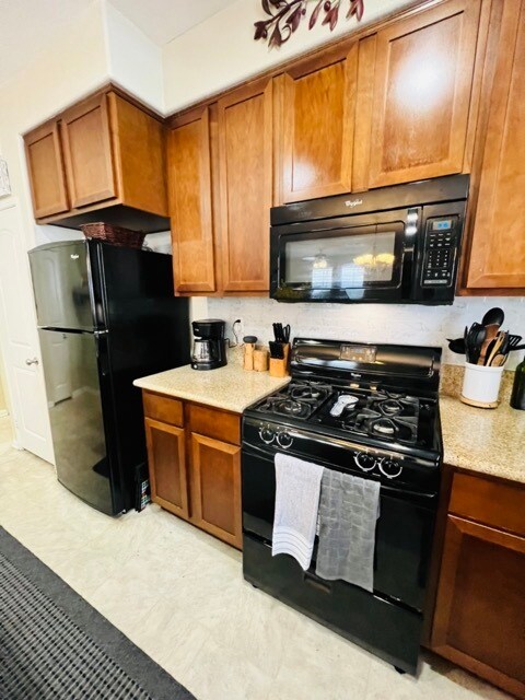 Kitchen Appliances - 1516 San Borja St