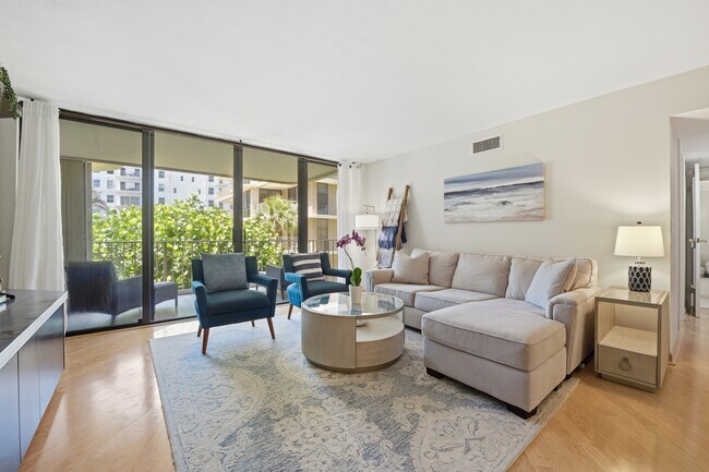 Foto del edificio - 3200 S Ocean Blvd