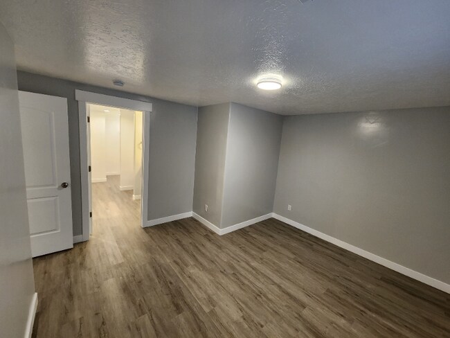 Building Photo - 501 N Hl Vw Dr