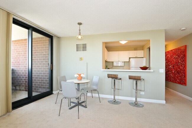 Foto del edificio - 3660 N Lake Shore Dr