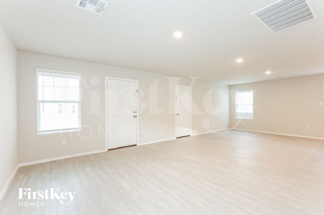 Building Photo - 10606 Varmus Dr