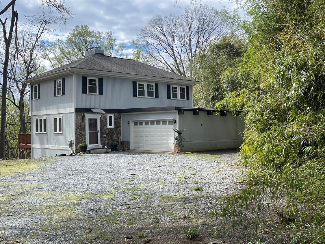 Primary Photo - 405 Pine Rd