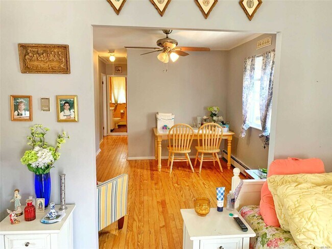 Foto del edificio - 70 Malone Ave