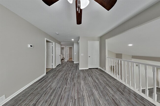 Foto del edificio - 2714 Woodspring Forest Dr