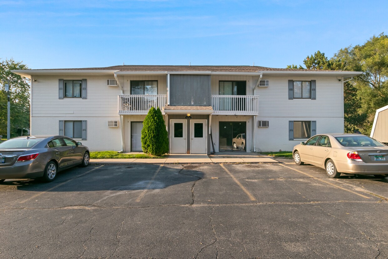 Foto principal - Center Court Apartments