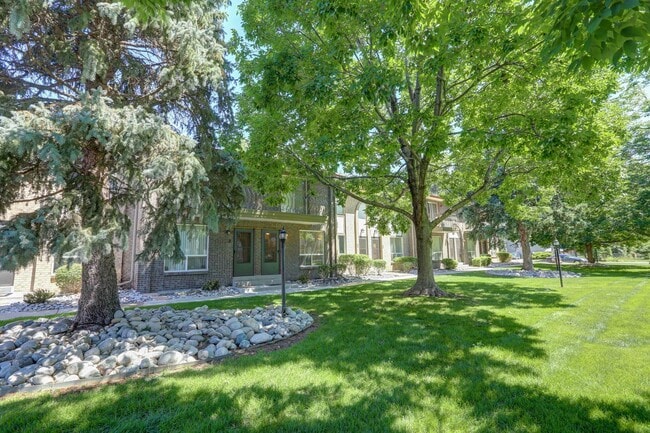 Court Yard - Adrienne Townhomes & Apartments