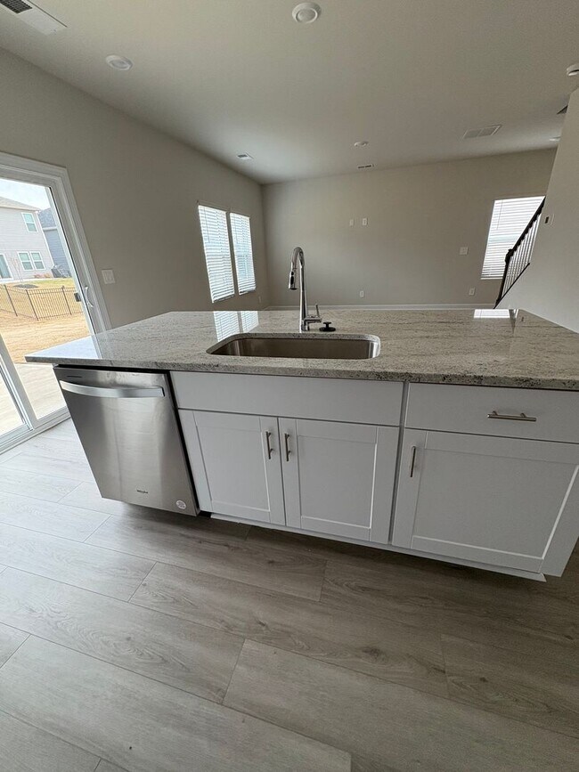Building Photo - Beautiful New Home, Now For Rent.