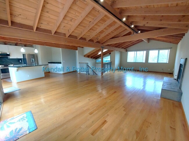 Building Photo - Spacious and Bright 3BR 2BA Seacliff Home - Close to the Beach!
