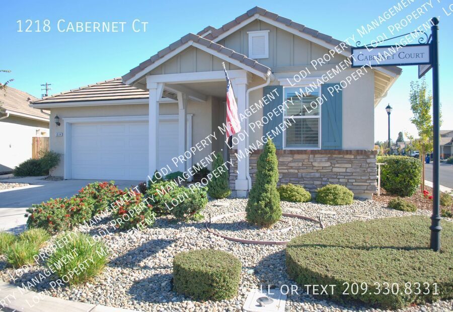 Primary Photo - Beautiful 3 Bedroom Home in The Vine Gated...