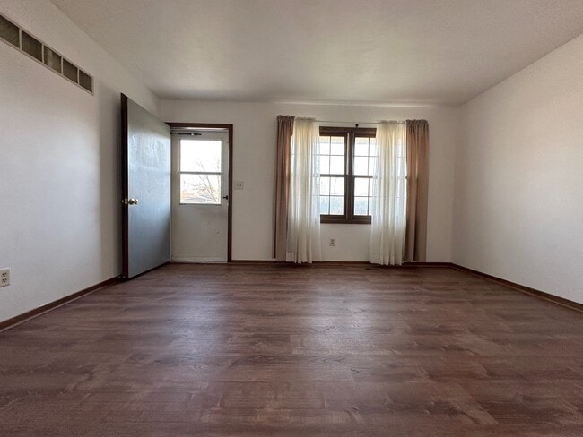 Foto del edificio - 7130 Walker Ave