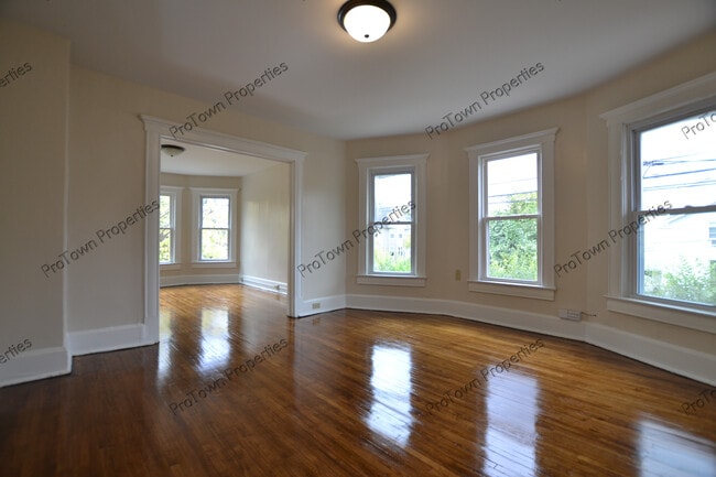 Building Photo - 207 Bridge St