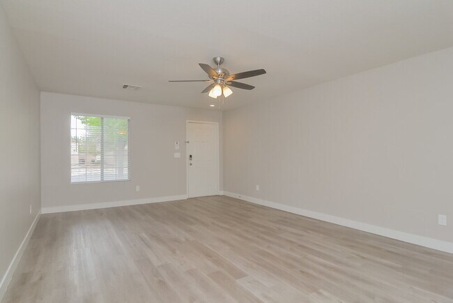 Foto del edificio - 705 Orchid Tree Ln