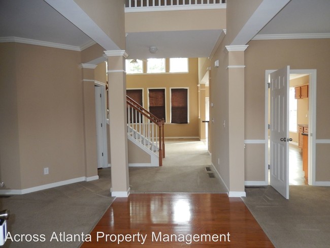 Building Photo - 283 Longwood Pl