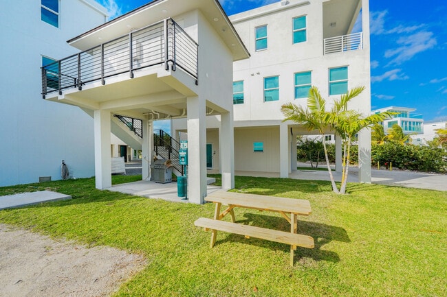 Building Photo - 99 Seaside Ave