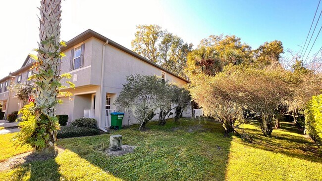 Building Photo - CORNER UNIT In Heritage Park READY for MOV...