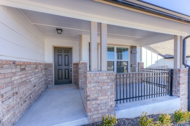 Building Photo - 7108 S Kalanchoe Ave