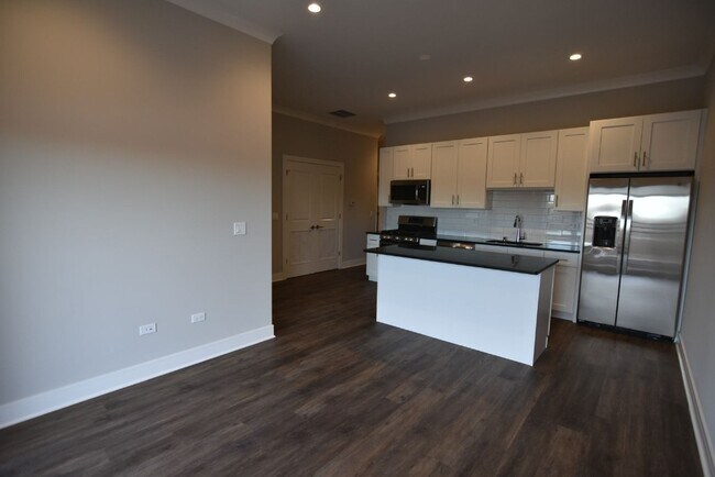 Foto del edificio - 927 W Irving Park Rd