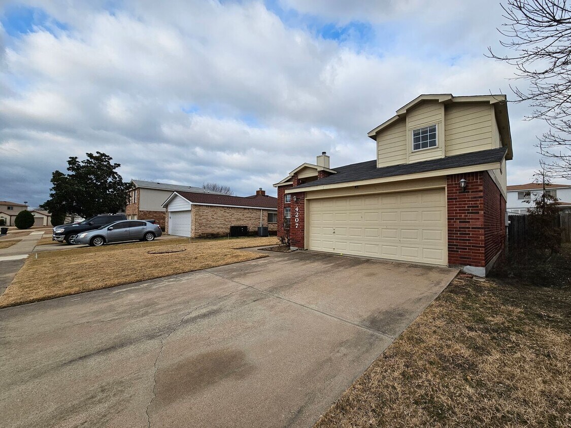 Building Photo - NEW IN MANAGEMENT - COMING SOON!