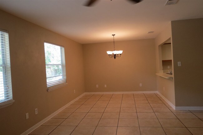 Building Photo - 1487 Live Oak Dr