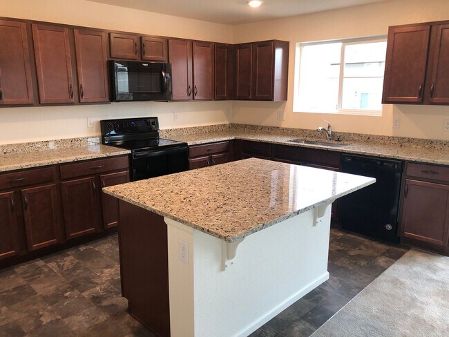 Foto del edificio - HUGE 3BR Home Built in 2020 with Office, Loft & Mountain Views