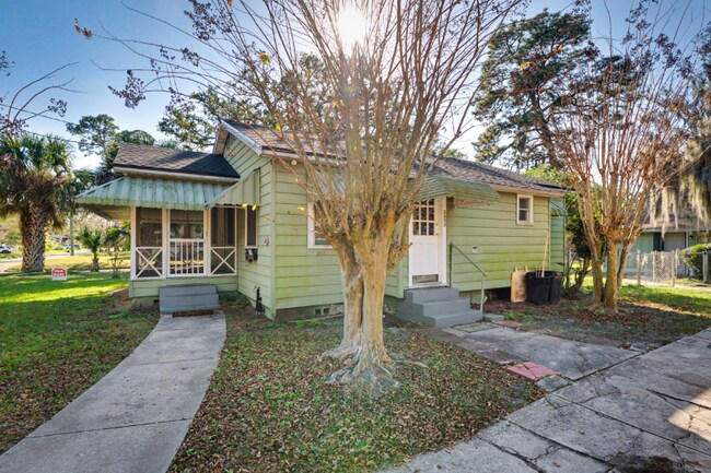 Foto del edificio - 2652 Merwyn Rd