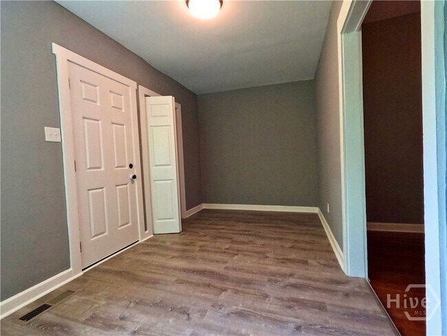 Foto del edificio - 613 E 38th St
